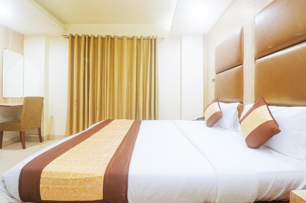 Hotel Sizzling Starr New Delhi Exterior foto