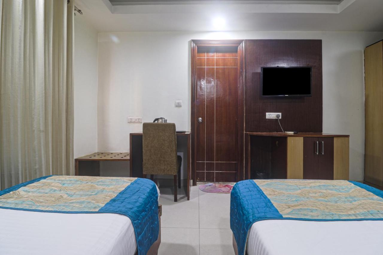 Hotel Sizzling Starr New Delhi Exterior foto