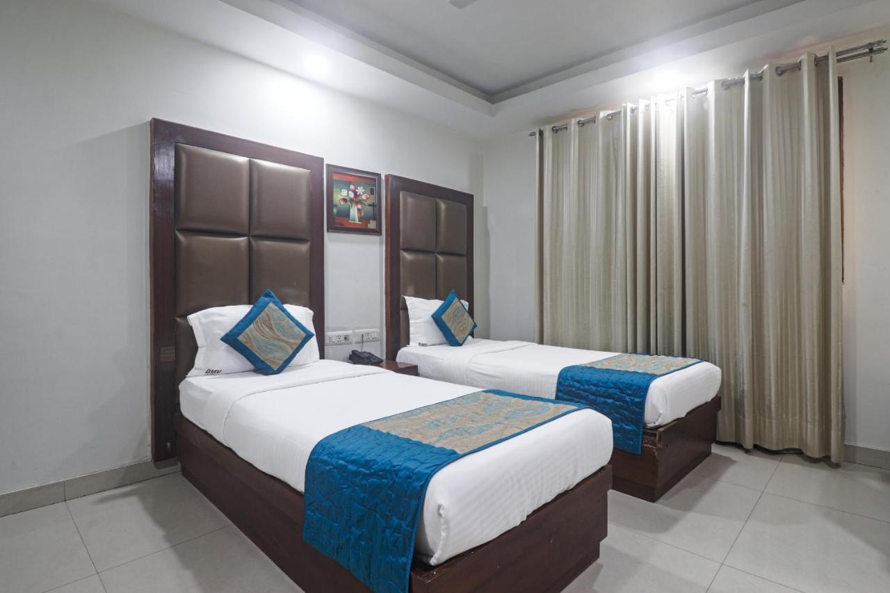 Hotel Sizzling Starr New Delhi Exterior foto