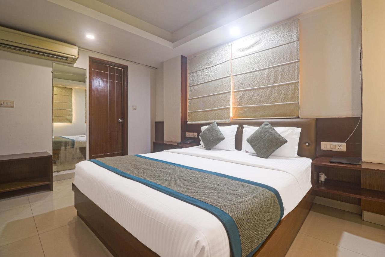 Hotel Sizzling Starr New Delhi Exterior foto
