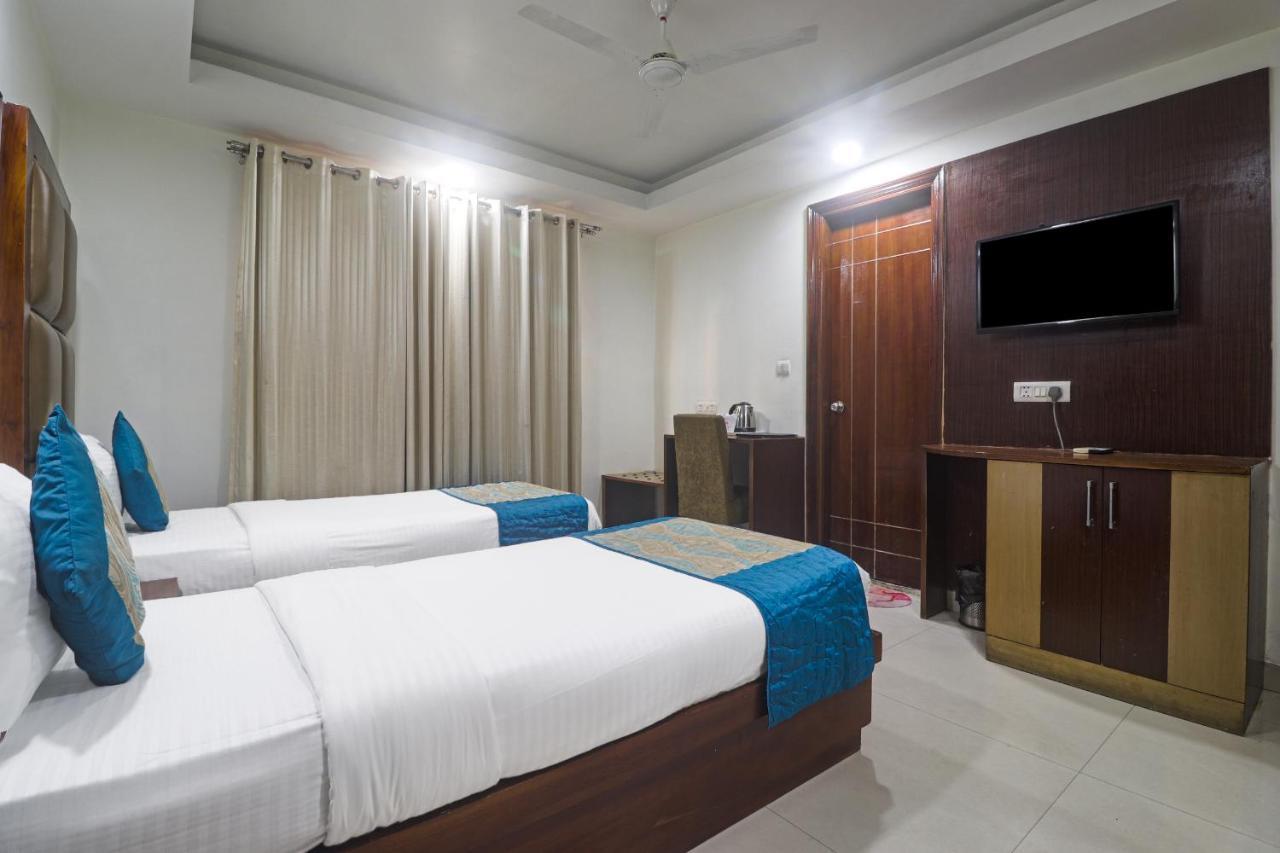 Hotel Sizzling Starr New Delhi Exterior foto
