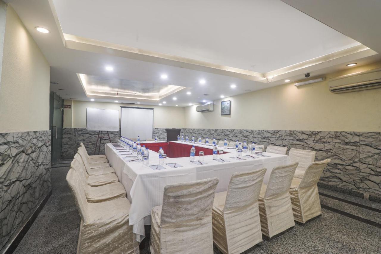 Hotel Sizzling Starr New Delhi Exterior foto