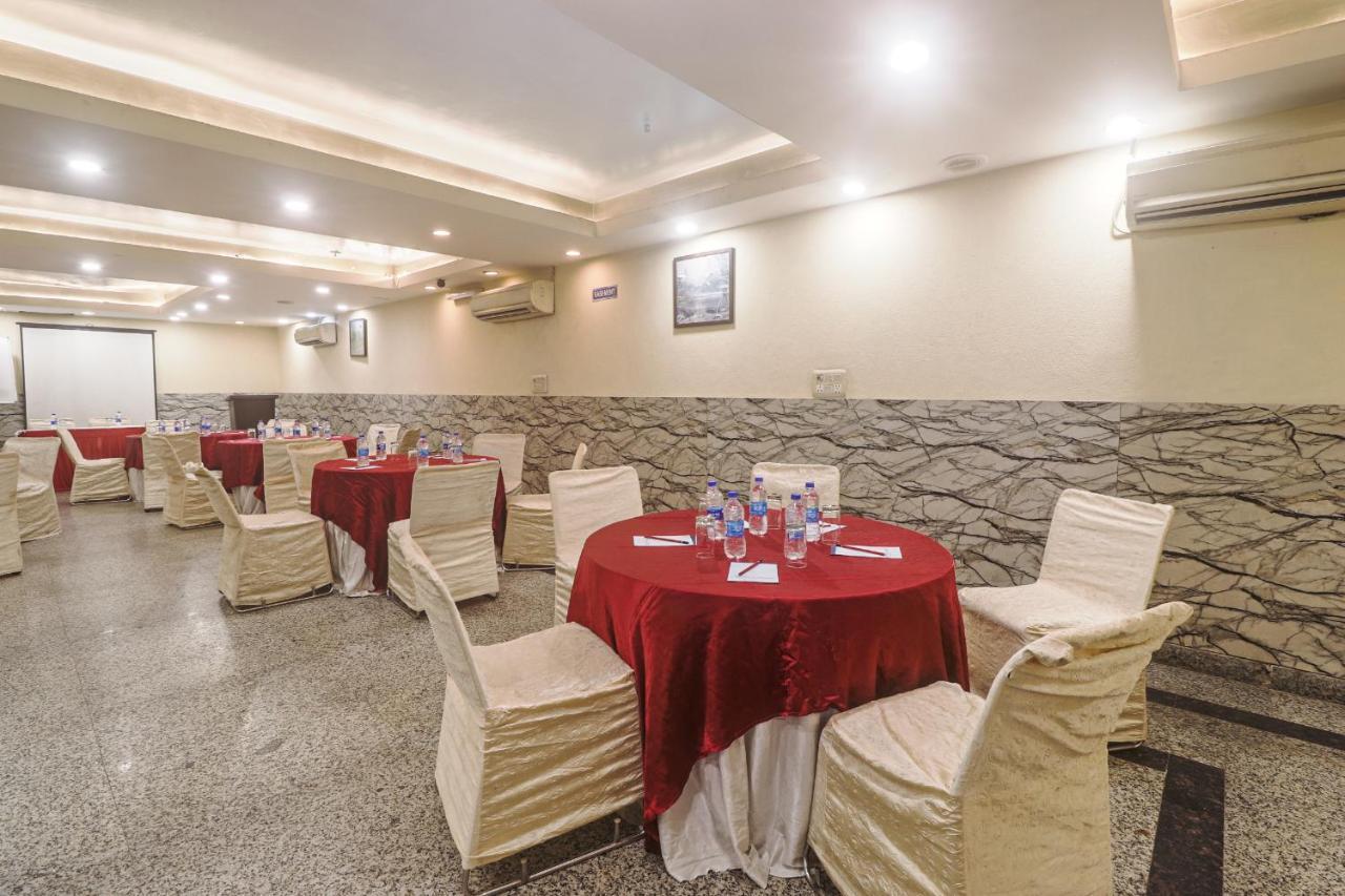 Hotel Sizzling Starr New Delhi Exterior foto