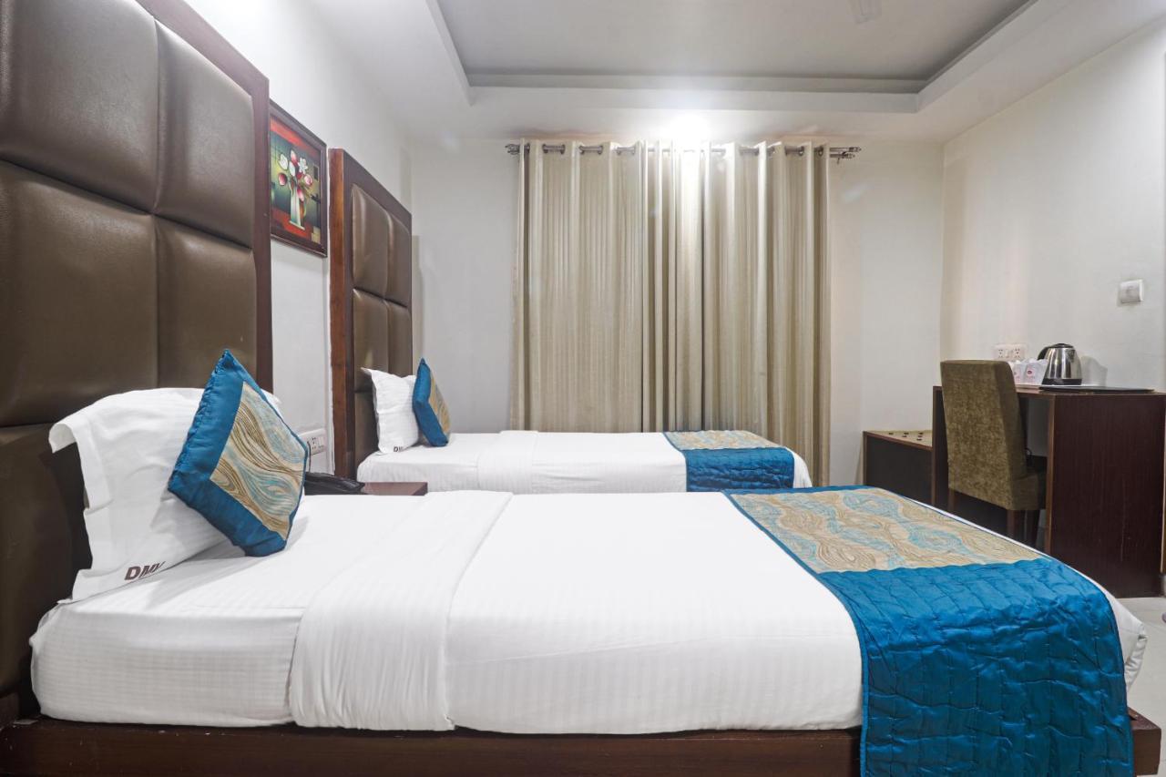 Hotel Sizzling Starr New Delhi Exterior foto