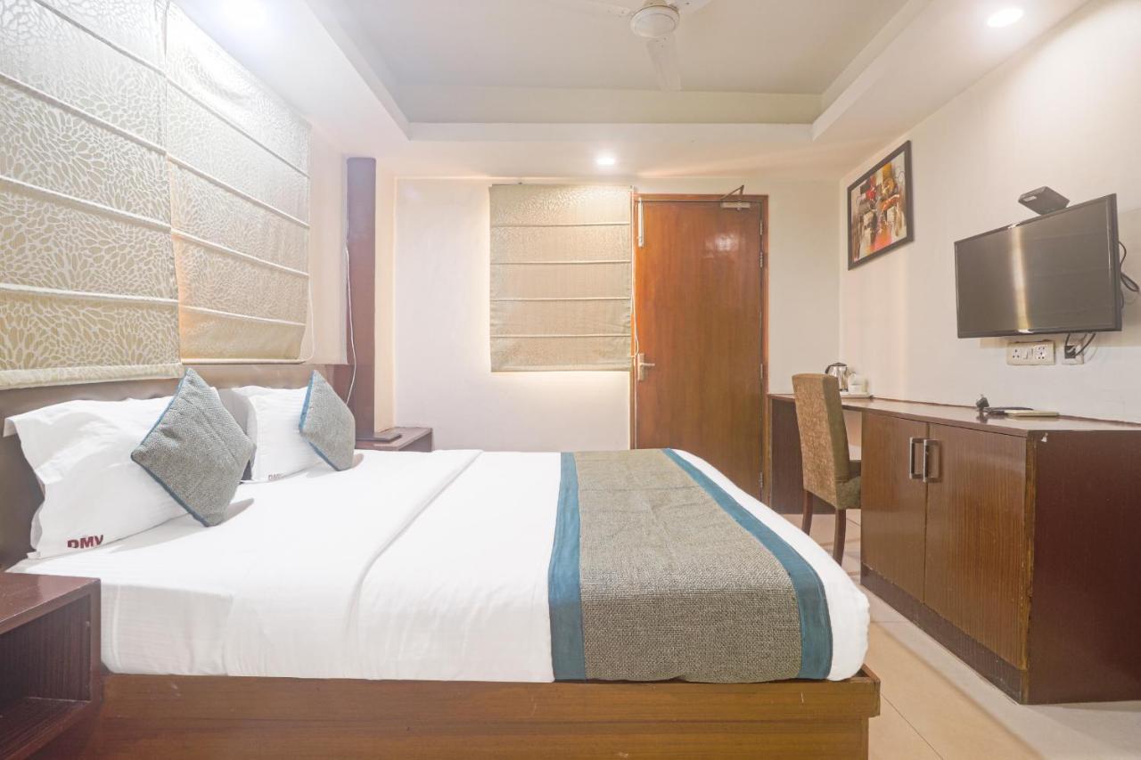 Hotel Sizzling Starr New Delhi Exterior foto