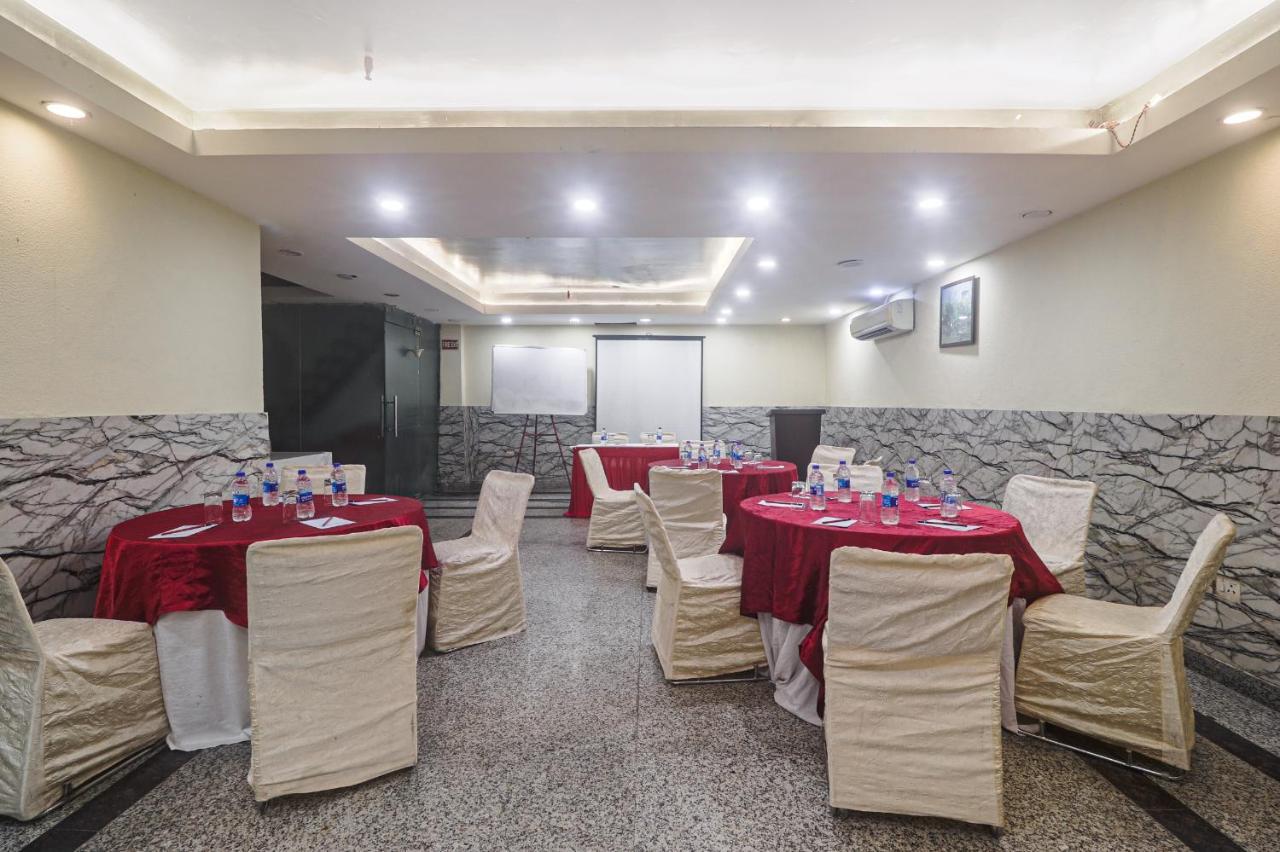 Hotel Sizzling Starr New Delhi Exterior foto