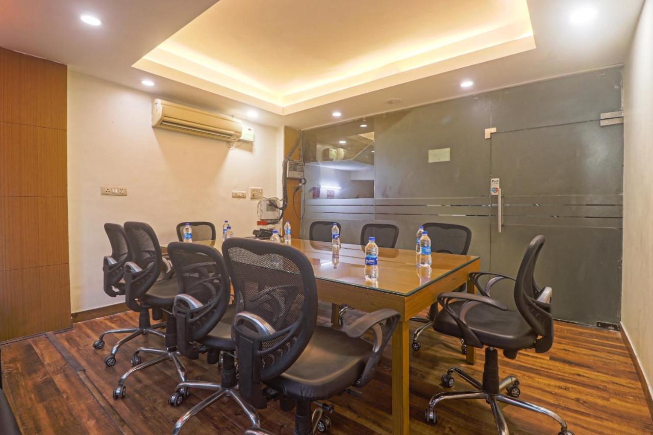 Hotel Sizzling Starr New Delhi Exterior foto